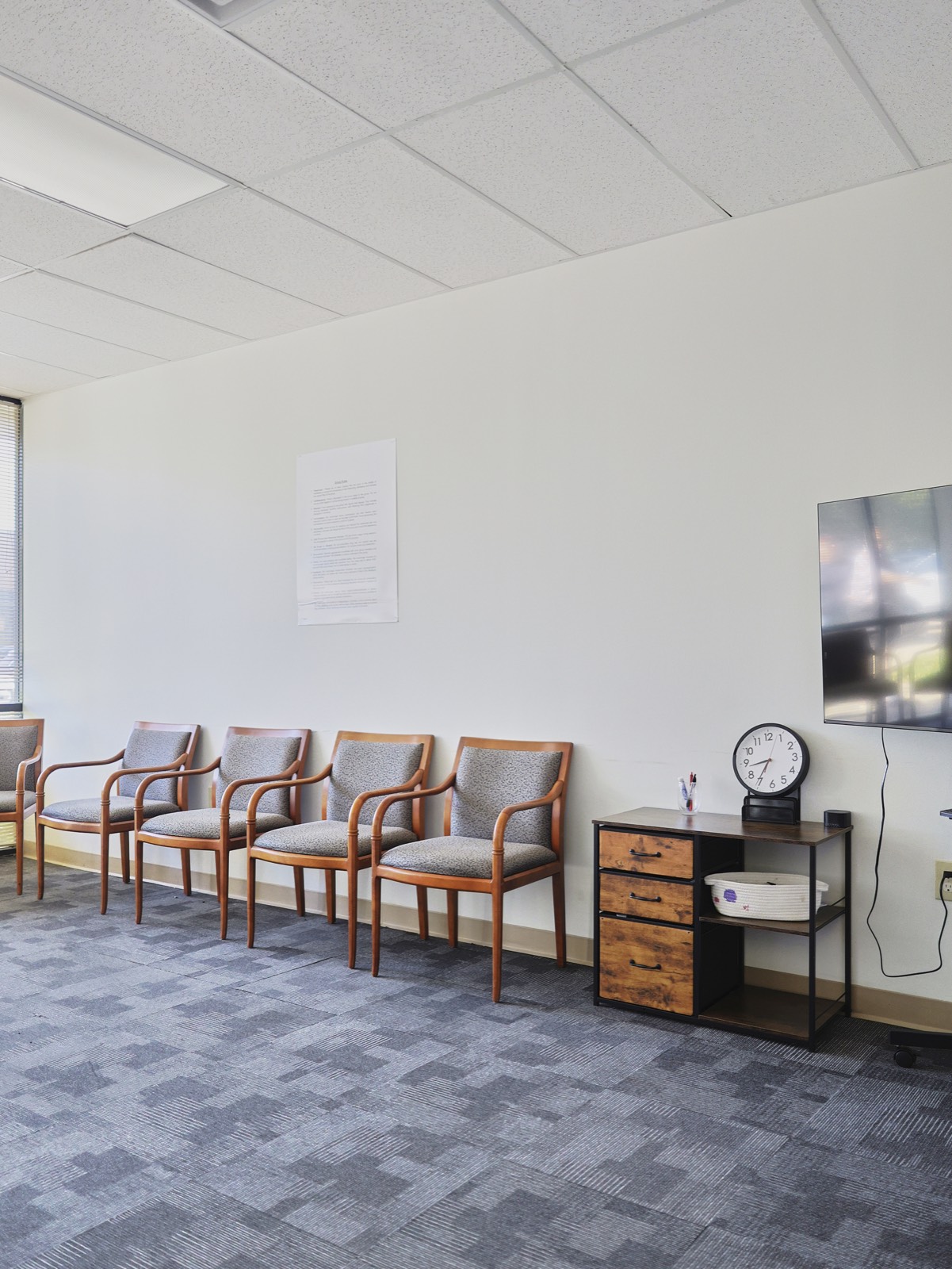Comfortable waiting room at RD Outpatient Rehab for addiction treatment in Dallas and San Antonio